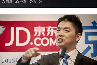 ?阿森纳众将与球迷激情庆祝，赖斯被推到前面，枪迷高喊“阿森纳”