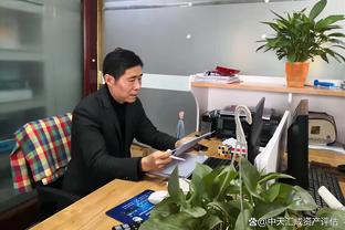 卡莱尔：哈利伯顿打出了一场精彩的比赛 他的领导力非常重要